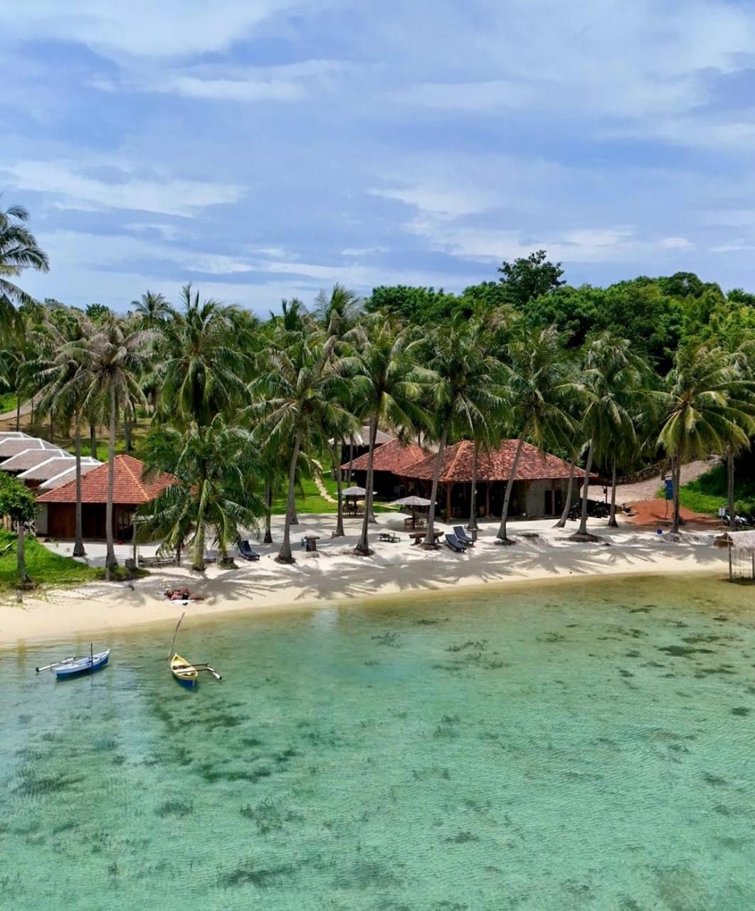 Eco Casa Hotel Karimunjawa Exterior photo