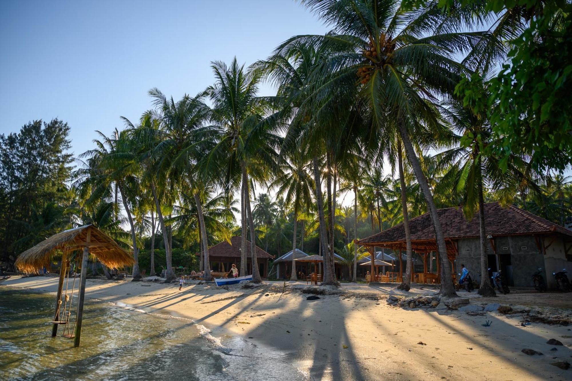 Eco Casa Hotel Karimunjawa Exterior photo